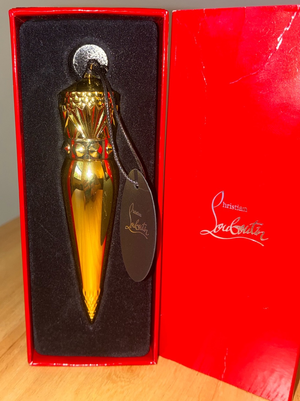 💄💋Christian Louboutin The Rouge 001 shade Lipstick-in Signature Box NWT 💄💋 - Picture 3 of 6